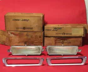 3403554 CHRYLSER / MOPAR / DODGE Nos Body Cornering Lights