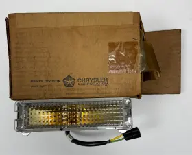 2606580 CHRYSLER Right Lamp Mopar Park