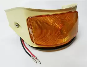 B5C-13200 DALES Parking Light Lamp Turn Signal Cream Rim Ford