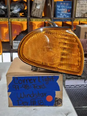331-1525R-US-Y DEPO Corner Light Right Ford Windstar