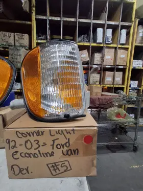 331-1532R-US DEPO Van Corner Light Right Ford