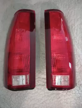 GM080-U0002 EAGLE EYES Taillights 1500 2500 3500 Gm Yukon