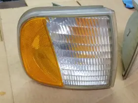 007-692 FORD Right Front Turn Signal Light Expedition