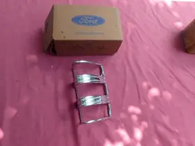 D5AZ-13210-B FORD Parking Light Bezel Rh Nos Lamp Door