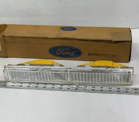 E45Y13201A FORD Right Parking Lamp Lincoln Continental