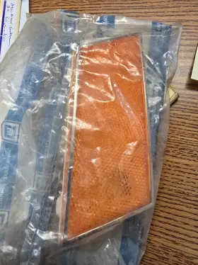 915241 GENERAL MOTORS Nos Front Marker Lamp Gm Buick Regal