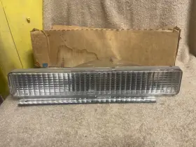 5935016 GM Nos Parking Light Housing Lens Rh