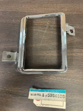 5954108 GM Rh Parking Light Bezel Nos Oldsmobile Cutlass
