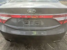 166-60076 HYUNDAI Tail Light Lid Center Base Azera