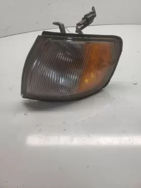 2612553U25 INFINITI Driver Corner Light Lamp Turn Signal I30