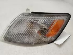 81520-33050 LEXUS Front Left Fender Turn Lamp ES300 T100 Iq