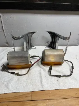D3WB13237 MERCURY Front Marker Lights Bezels Lh Rh Cougar