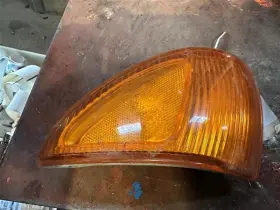 116-58288R MITSUBISHI Passenger Corner Light Lamp Turn Signal