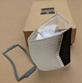 2808982 MOPAR Baron Nos Front Cornering Lamp Lens Chryco #2