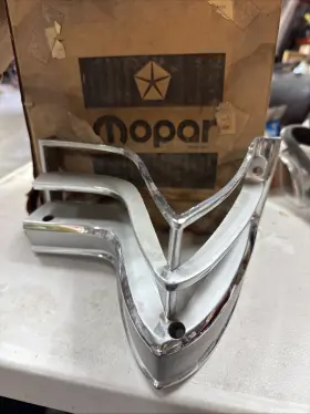 3573832 MOPAR Nos Monaco Parking Lamp Bezel Molding 3573832 MOPAR Nos Monaco Parking Lamp Bezel Molding