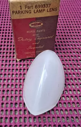 699337 MOPAR Deluxe Liner Nos Fender Top Lamp Lens Dodge