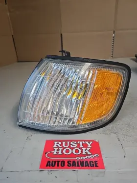 3411 INFINITI Front Driver Corner Light Lamp I30