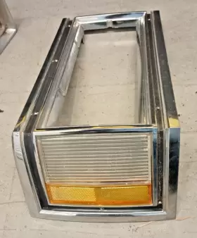 22620944 OLDSMOBILE Delta Rh Headlight Bezel Light