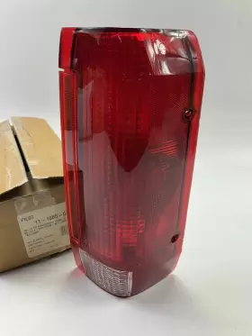 11-1885-01 PILOT Right Passenger Tail Light Lamp Bronco