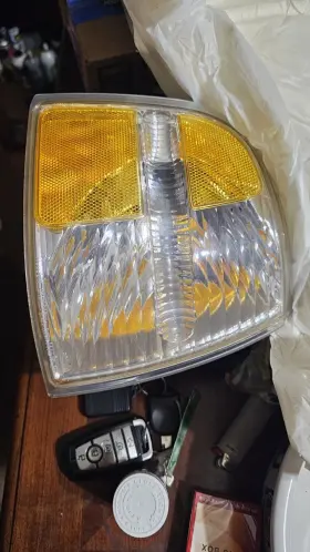 CRSHL02771 FORD Front Parking Signal Marker Light Lens #2