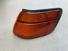 16-82 TOYOTA Left Driver Turn Signal Corner Marker Light Gt