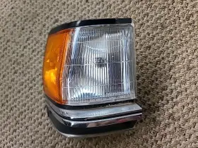 81610-29445 TOYOTA Cressida Right Front Parking Light Marker #2