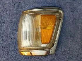APP2-90 TOYOTA Front Driver Left Corner Marker Light Amber