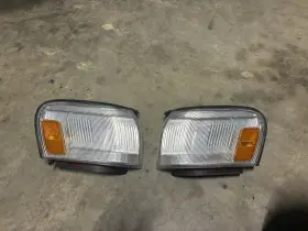 MX83 TOYOTA Rh Lh Front Corner Lights Blinkers Cressida