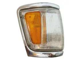 TY508-B00CR TOYOTA Front Right Corner Light 4WD